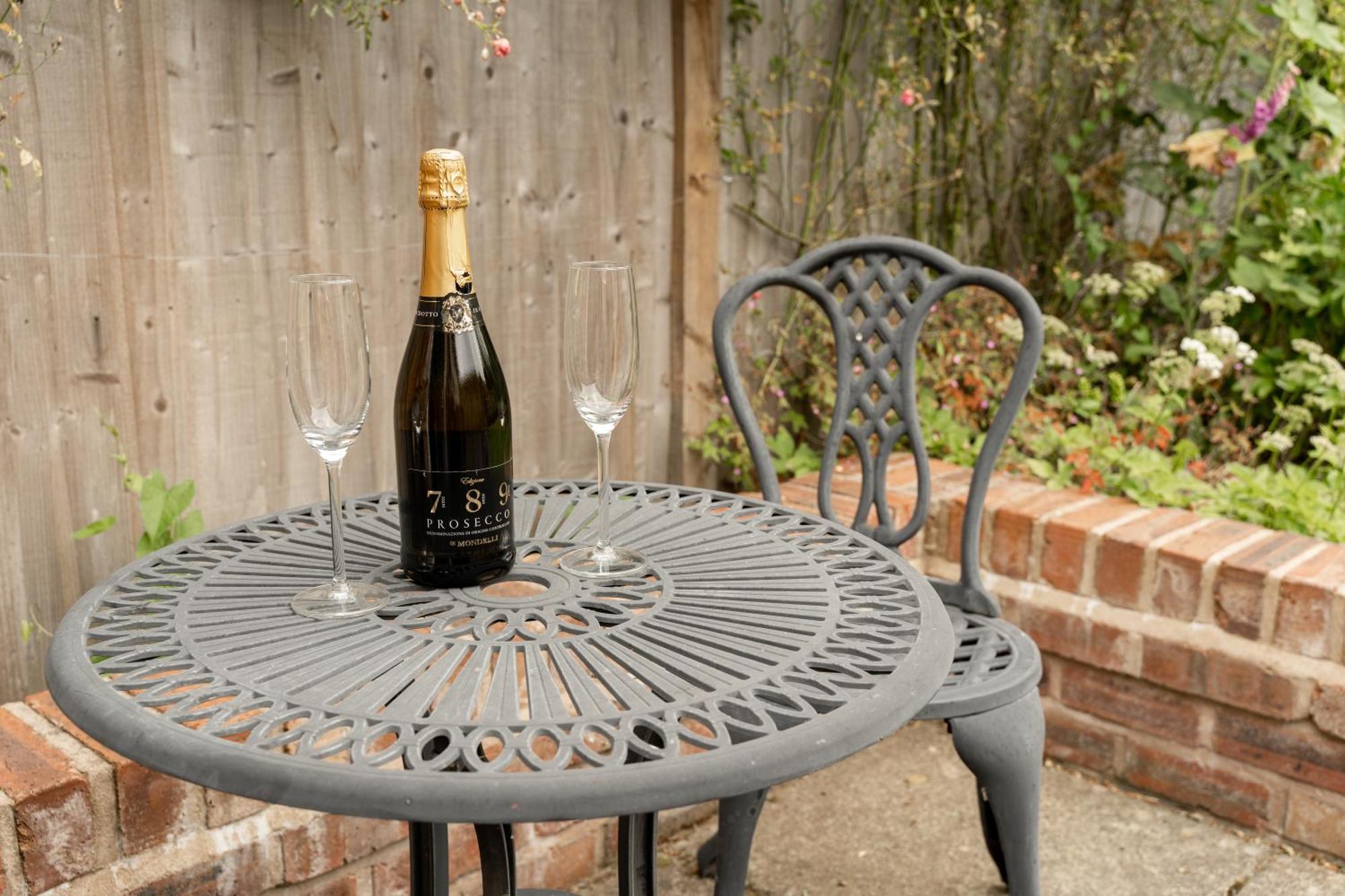 Cosy 2 Bed Cottage In Charming Village Of Christleton - For Up To 5 מראה חיצוני תמונה
